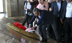 Anıtkabir’de çelenk krizi: Özgür Özel ile asker arasında gerginlik
