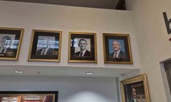 CHP Genel Merkezi’nde Kılıçdaroğlu’nun fotoğrafı tekrar asılıp, isimliği makam odasının kapısına takıldı