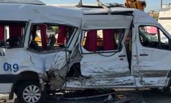 Kocaeli’de tır ile çarpışan servis aracındaki 8 yaralıdan 1’i hayatını kaybetti