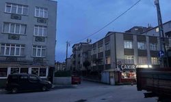 Küçükçekmece’de kahve önünde silahlı saldırı: 3 yaralı