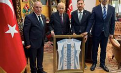 MHP lideri Bahçeli’ye Erzurumspor forması takdim edildi