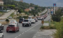 Tatilciler Muğla’ya akın etti: Araç kuyruğu 22 kilometreye ulaştı
