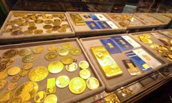 Altın, Fed faiz endişesi ve petrol fiyatlarının yükselmesiyle sert düştü