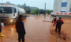 Kırşehir’de sağanak yağış sele dönüştü