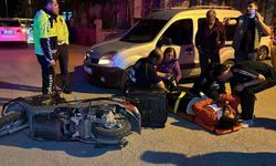 Panik yapan motokurye devrilerek yaralandı