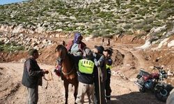 Siirt’te kalp krizi geçiren kadın, katır sırtında sağlık ekiplerine ulaştırıldı