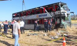 Amasya’da çift katlı otobüs kazası: 2’si ağır 46 yaralı