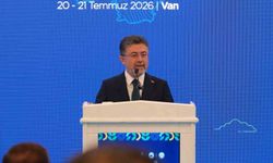 Bakan Yumaklı: "Van Gölü’nün hazinelerini keşfetmek için değil korumak için varız"