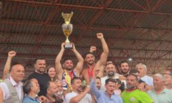 Başpehlivan Erkan Taş, altın kemerini taktı