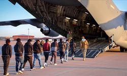 ABD'de suç kaydı bulunan 5 düzensiz göçmen sınır dışı edildi