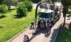 Antalya'da kanalizasyon hatlarının temizliği sürüyor