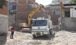Bağlar'da 1 ayda 32 metruk yapı yıkıldı