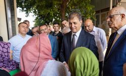 Başkan Tugay İzmir'in hal esnafıyla buluştu