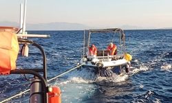 Bodrum açıklarında sürüklenen tekne kurtarıldı