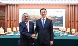 Çin Cumhurbaşkanı Yardımcısı Han Zheng, Ajit Doval ile görüştü