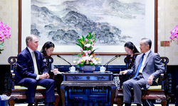 Çin Dışişleri Bakanı Wang Yi, ABD'nin Beijing Büyükelçisi Perdue'yi kabul etti