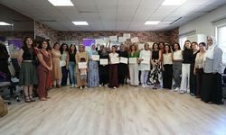 Diyarbakır'da mesleki eğitimleri tamamlayan 50 kadına katılım belgesi verildi
