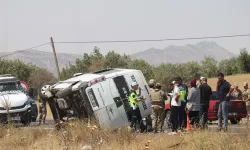 Diyarbakır'da minibüs devrildi