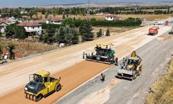 Eskişehir'de 100 Yıl Bulvarı'nda asfalt çalışması