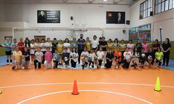 Haliliye'de çocuk ve gençlere yönelik voleybol kursları sürüyor