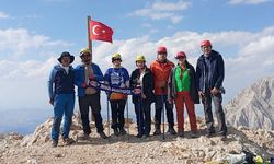 İnegöl Belediye Spor Kulübü sporcularından Aladağlar zirvelerine tırmanış