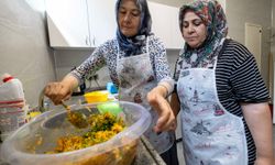 İzmir Büyükşehir Belediyesi'nden annelere dayanışma mutfağı