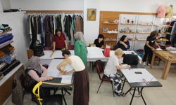 İzmit'te kadınlar yaz tatilini dikiş kursunda değerlendiriyor