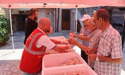 İzmit'te Mevlid Kandili dolayısıyla helva ikramı yapıldı