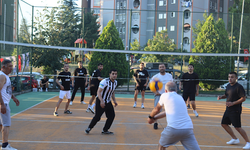 İzmit'te voleybol turnuvası başladı