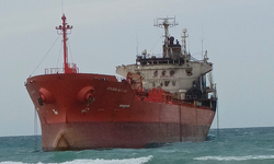 Karadeniz'de dron saldırısı: Çin bandıralı tanker Samsun'da karaya oturdu