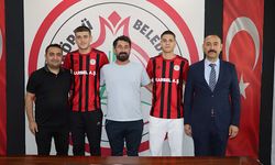 Karaköprü Belediyespor'da 2 genç futbolcu profesyonel sözleşme imzaladı