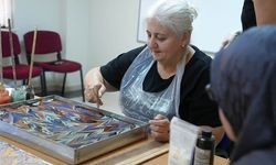 Keçiören'de şehit yakınlarına yönelik ebru atölyesi düzenlendi