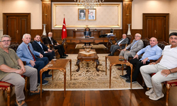 Kocaeli Eğitim Gönüllüleri Derneği Başkanı Utaş ve yönetimi, Vali Aktaş'ı ziyaret etti