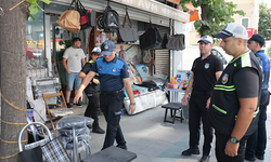 Küçükçekmece'de yaya yolu işgallerine zabıta denetimi