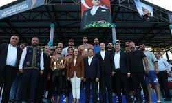 Kurtdereli Mehmet Pehlivan Yağlı Güreşleri'nde başpehlivan Mustafa Taş oldu