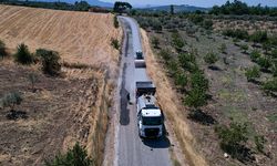 Manisa'da 8 kilometrelik yolda sathi kaplama çalışması yapılıyor