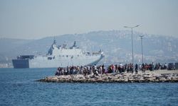 Mavi Vatan'ın çelik muhafızlarından Gölcük'e Teknofest selamı