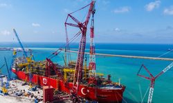 Osman Gazi'de alev kulesi montajı tamamlandı