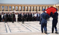 Özdağ, Zafer Partisi'nin kuruluş yıl dönümünde Anıtkabir'i ziyaret etti