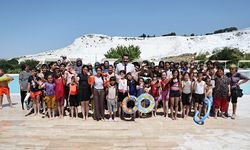 Pamukkale'de 'Annemle Yüzmenin Tam Zamanı' projesine bin 500 kişi katıldı