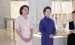Peng ve Japarova, Kırgızistan Ulusal Tarih Müzesi'ni ziyaret etti