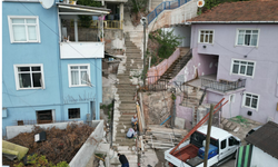 Serdar Mahallesi'ne beton merdiven ve duvar çalışması