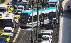 Son Dakika; Beyoğlu'nda tramvay raydan çıktı