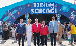 Vali Aktaş ve İstanbul Valisi Gül, TEKNOFEST Mavi Vatan alanını ziyaret etti