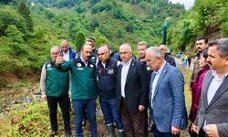 Vali Koç, selden etkilenen Keşap'ta incelemelerde bulundu