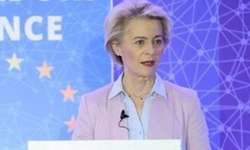 Von der Leyen: Ukrayna bayrağı birliğimizin kalbinde dalgalanacak