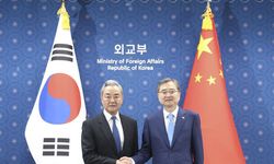 Wang Yi, Güney Kore Dışişleri Bakanı Cho Hyun ile görüştü