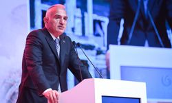 Bakan Ersoy, eski Bakan Mahir Ünal'ı ağırladı