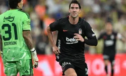 Beşiktaş derbide Fenerbahçe'yi 2-1 mağlup etti