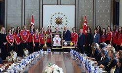 Cumhurbaşkanı Erdoğan, şampiyon milli voleybolcuları kabul etti